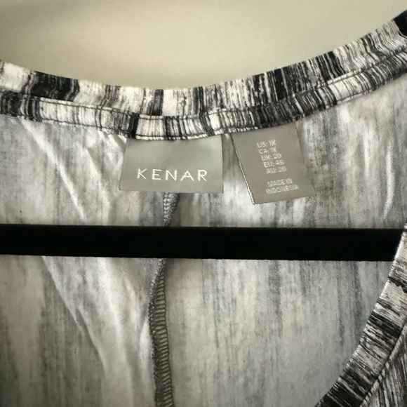 Kenar Monochrome Striped Short Sleeve Top - Picture 4 of 6